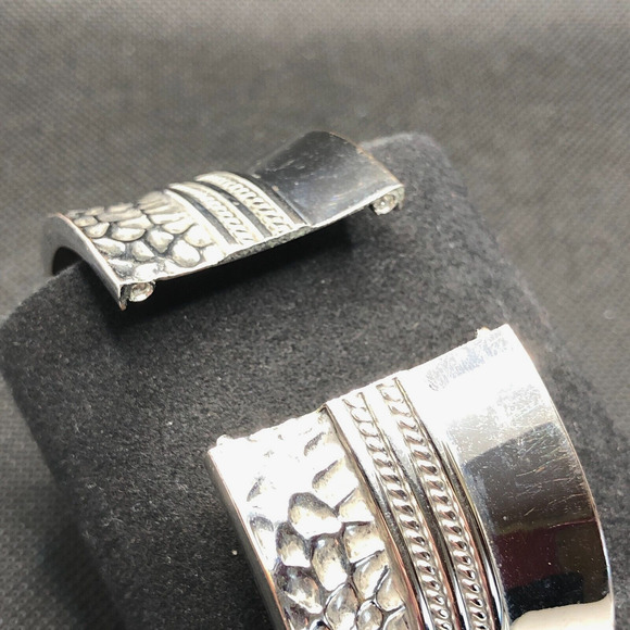 Hammered Giraffe Print Bracelet Silver Tone Rope Wide Statement 7" Hinged Bangle - Picture 3 of 7